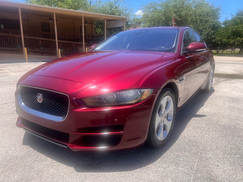 Photo 2 of this JAGUAR XE