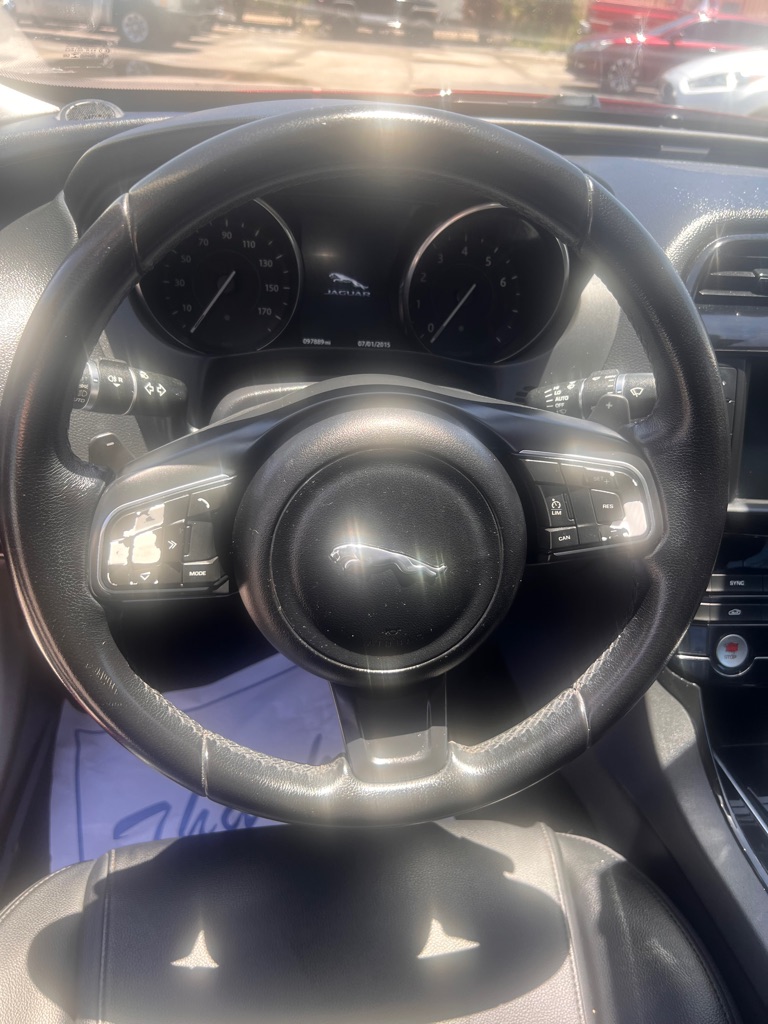 Photo 12 of this JAGUAR XE