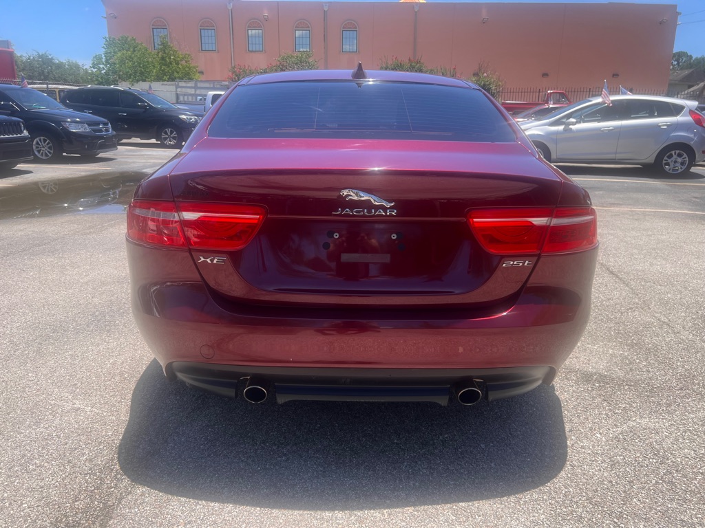 Photo 6 of this JAGUAR XE