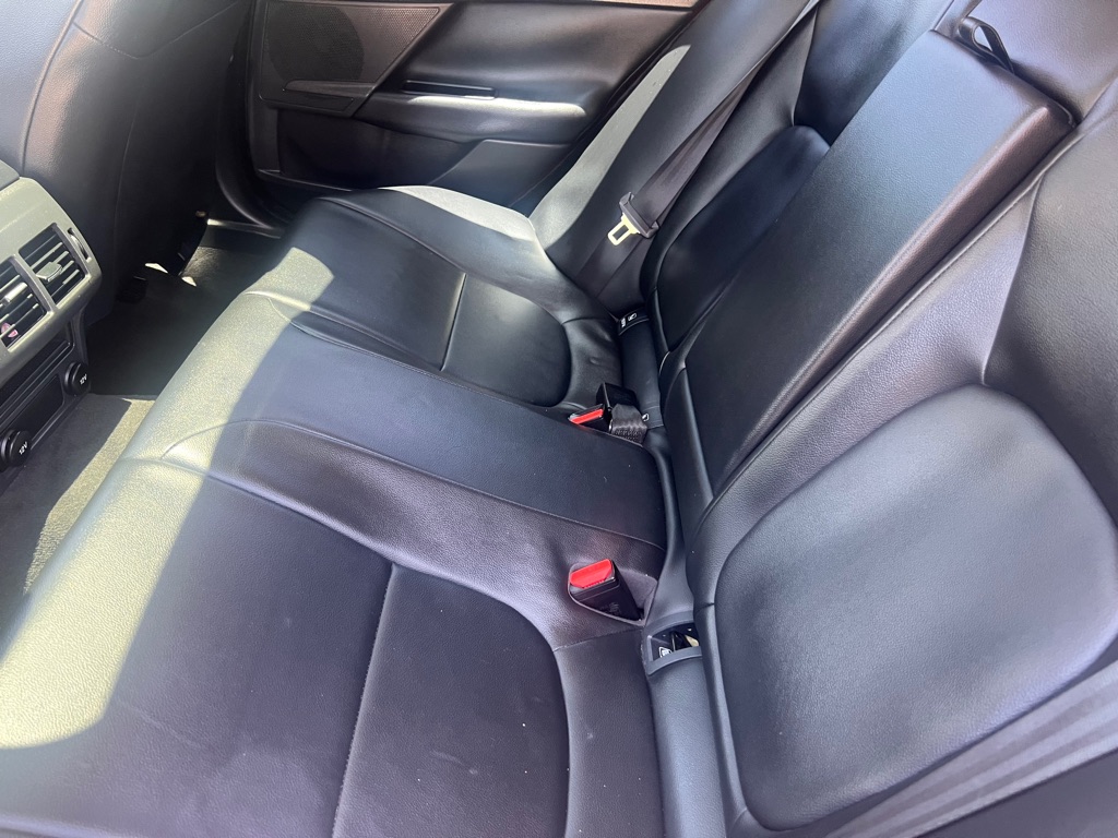Photo 13 of this JAGUAR XE