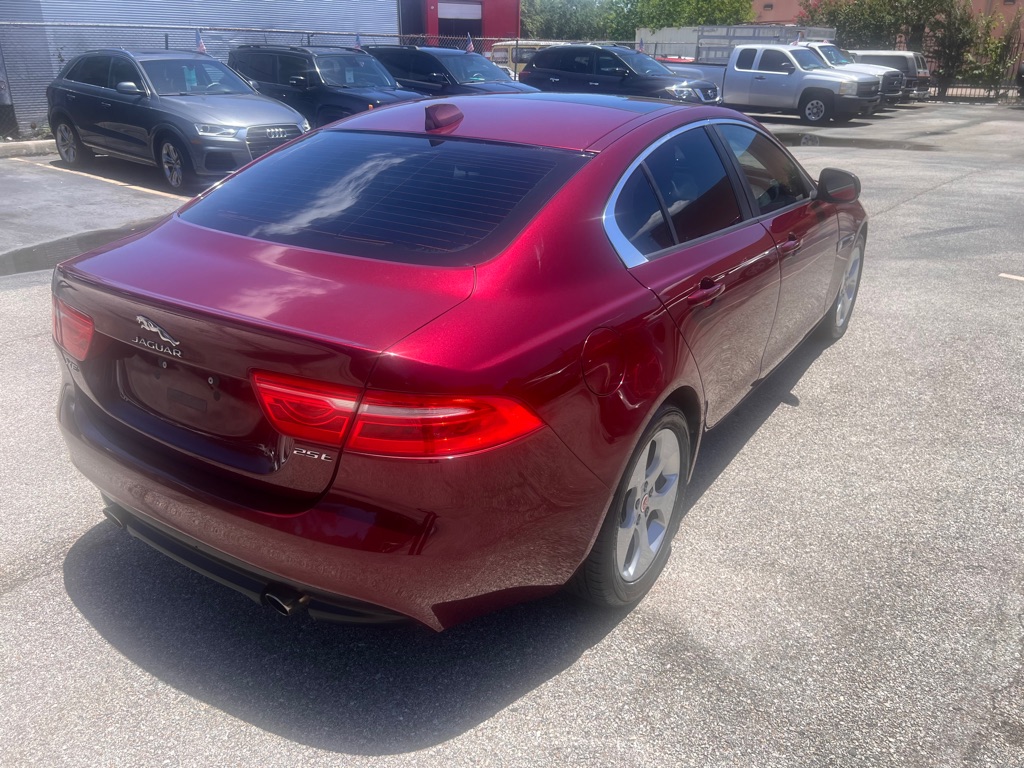Photo 7 of this JAGUAR XE