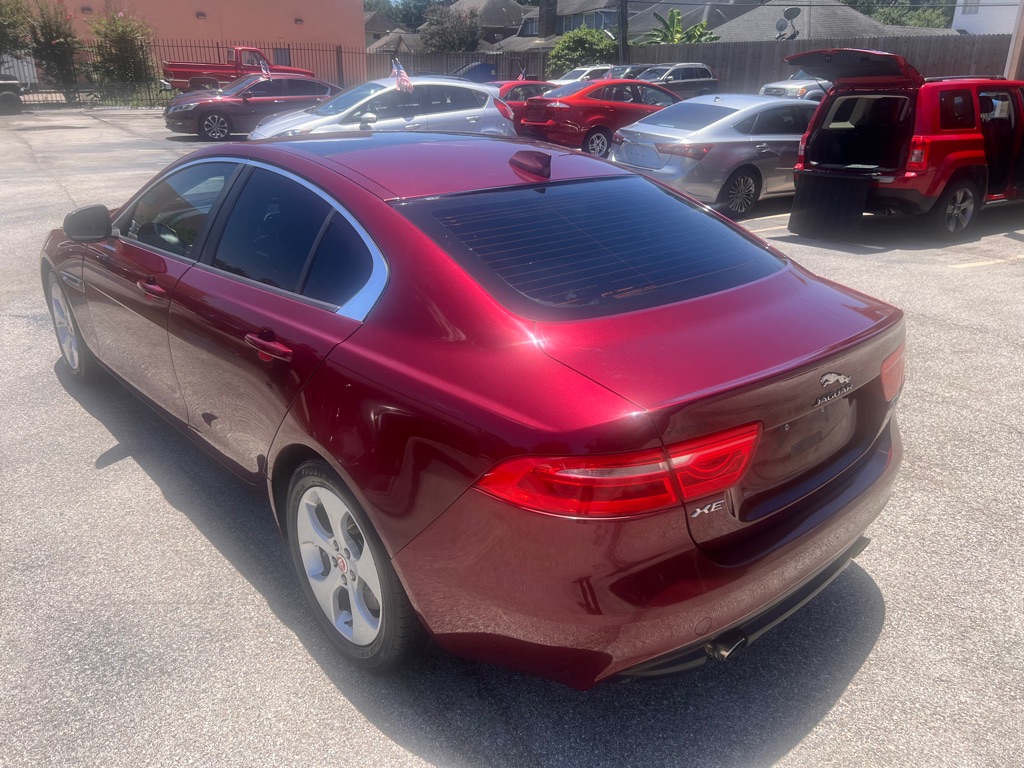 Photo 5 of this JAGUAR XE
