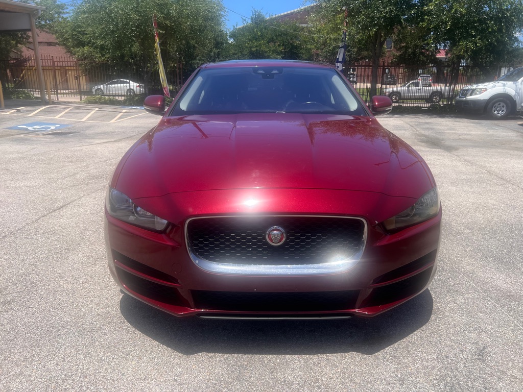 Photo 3 of this JAGUAR XE