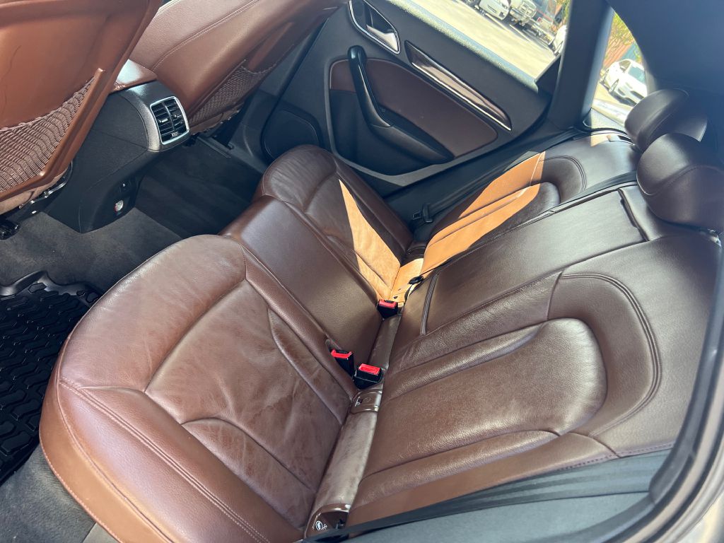 Photo 12 of this AUDI Q3