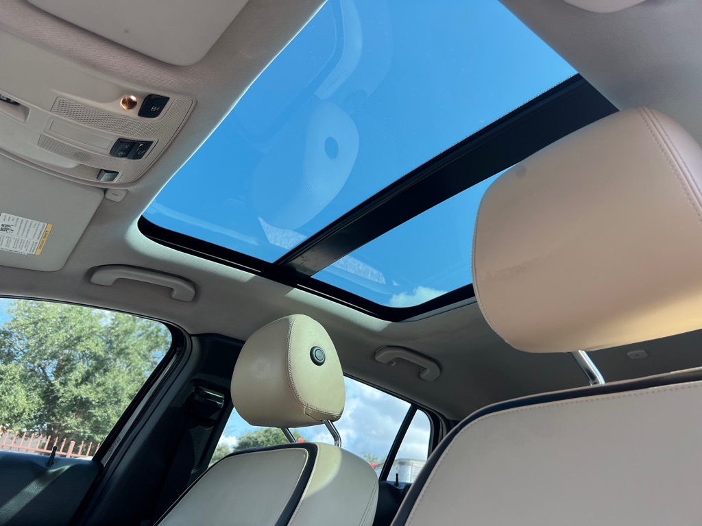 Photo 14 of this INFINITI QX30