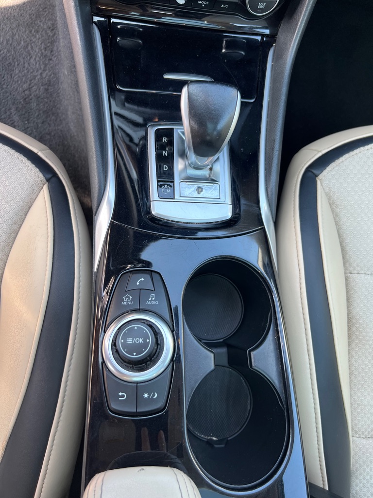 Photo 15 of this INFINITI QX30