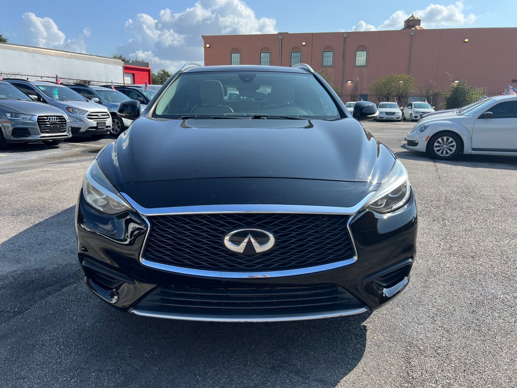 Photo 3 of this INFINITI QX30