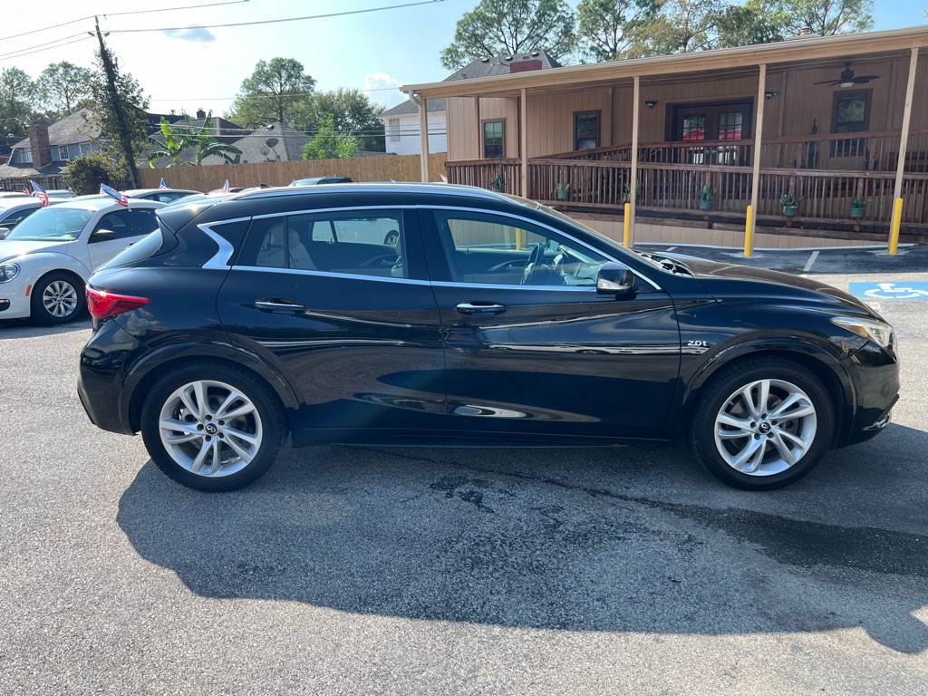 Photo 8 of this INFINITI QX30