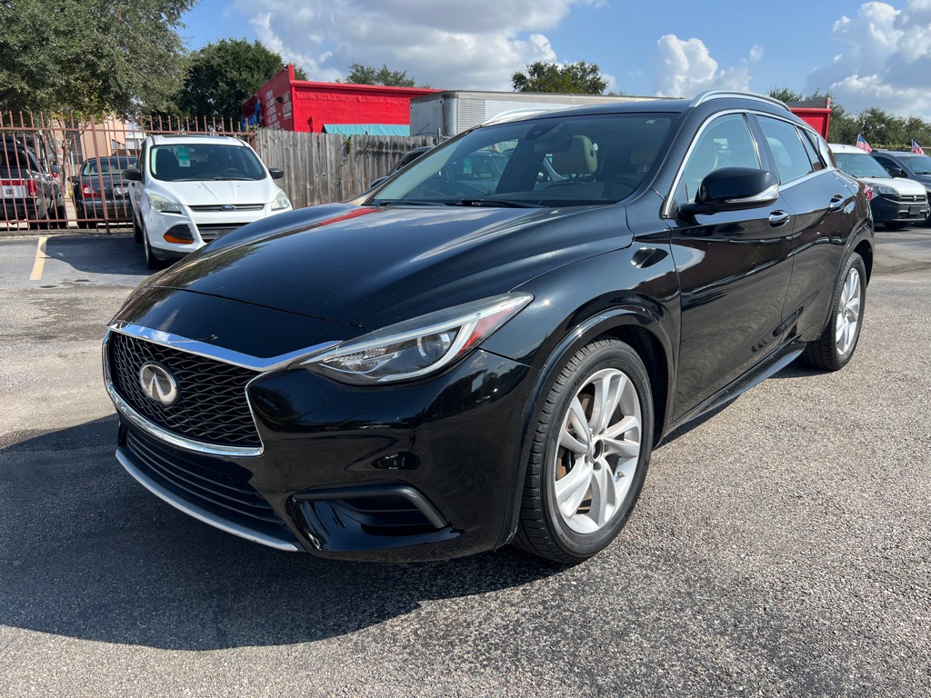 Photo 2 of this INFINITI QX30