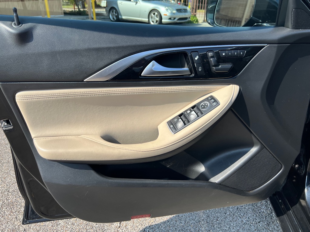 Photo 10 of this INFINITI QX30