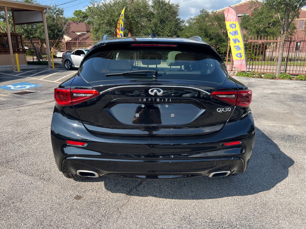 Photo 6 of this INFINITI QX30