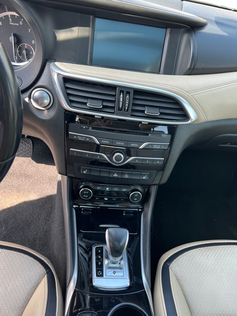 Photo 13 of this INFINITI QX30