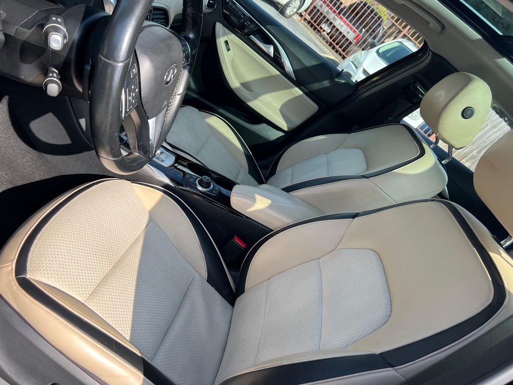 Photo 11 of this INFINITI QX30
