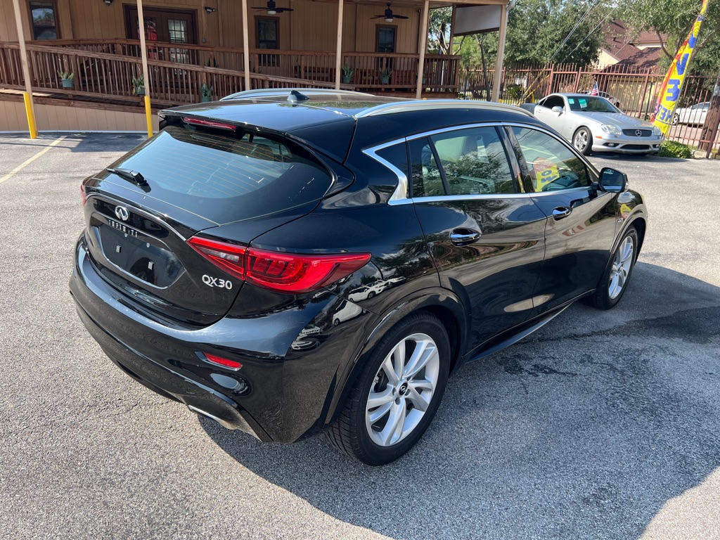 Photo 7 of this INFINITI QX30