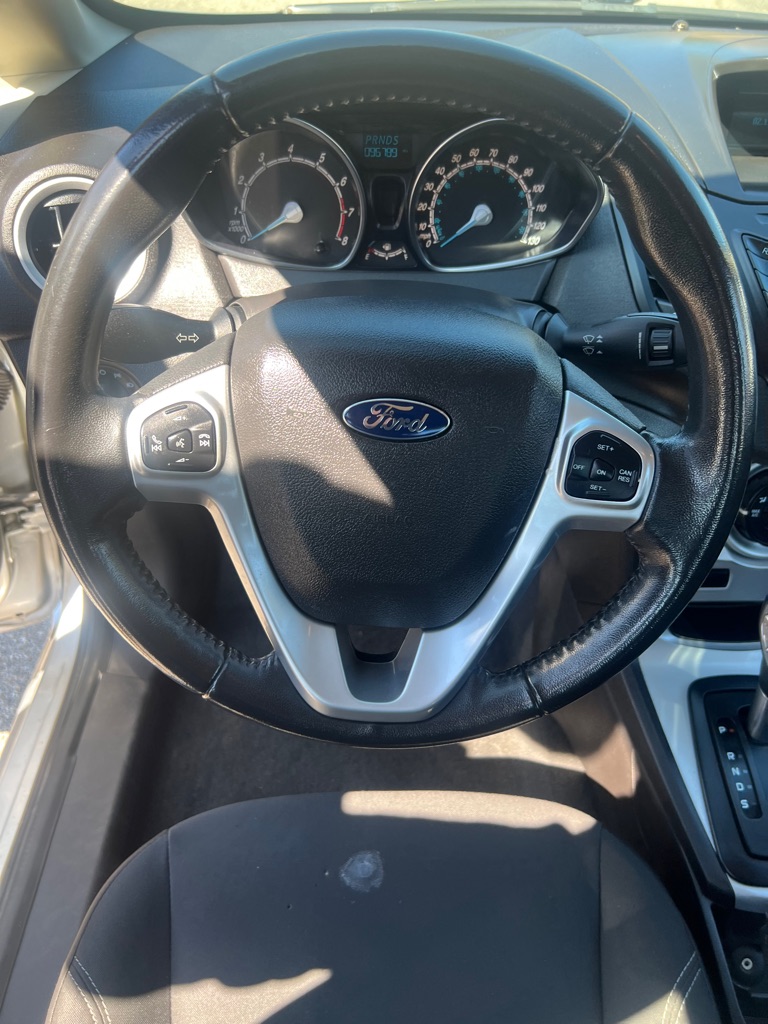 Photo 12 of this FORD FIESTA