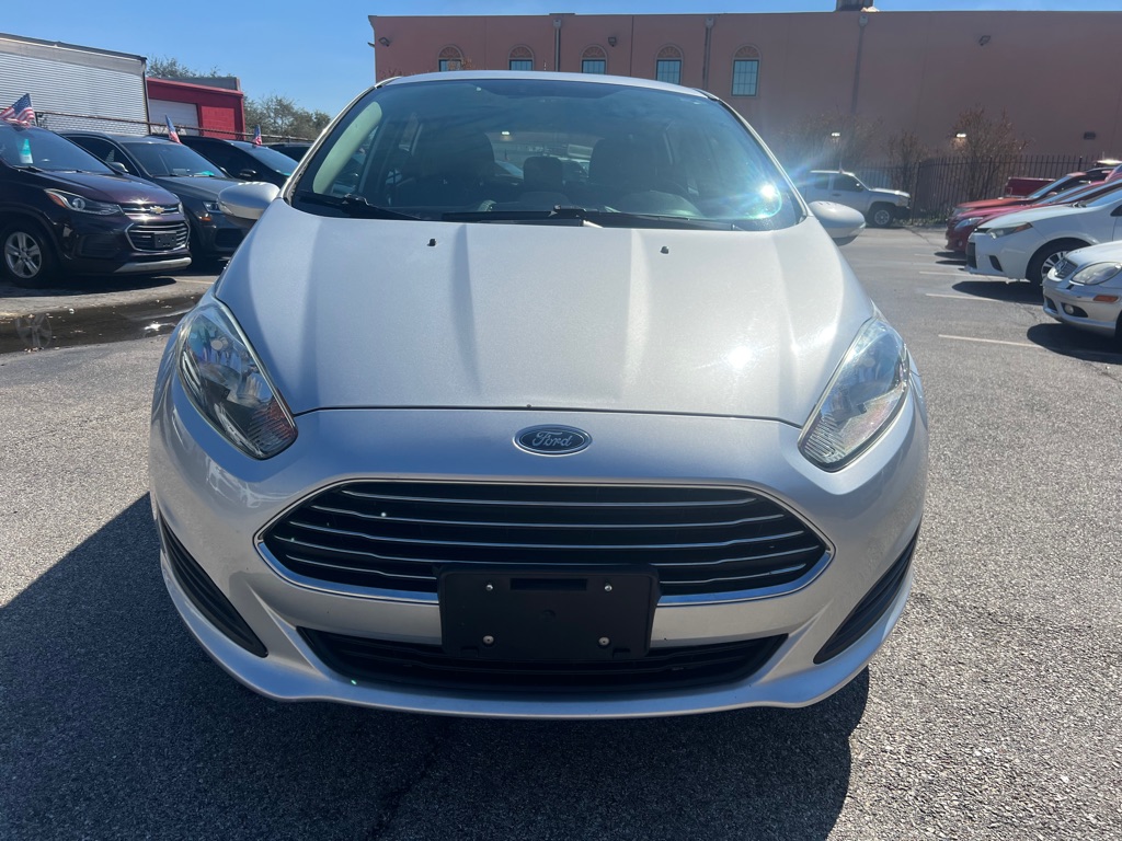 Photo 2 of this FORD FIESTA