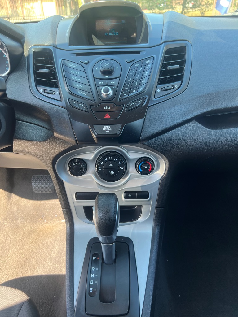 Photo 15 of this FORD FIESTA