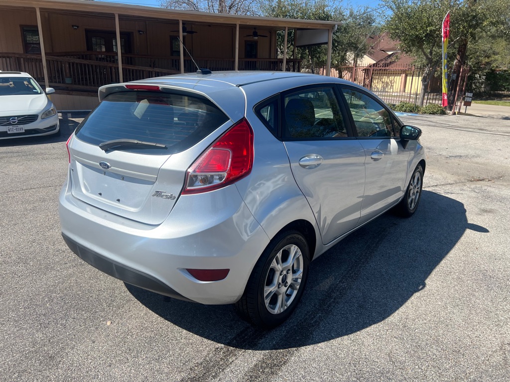 Photo 7 of this FORD FIESTA