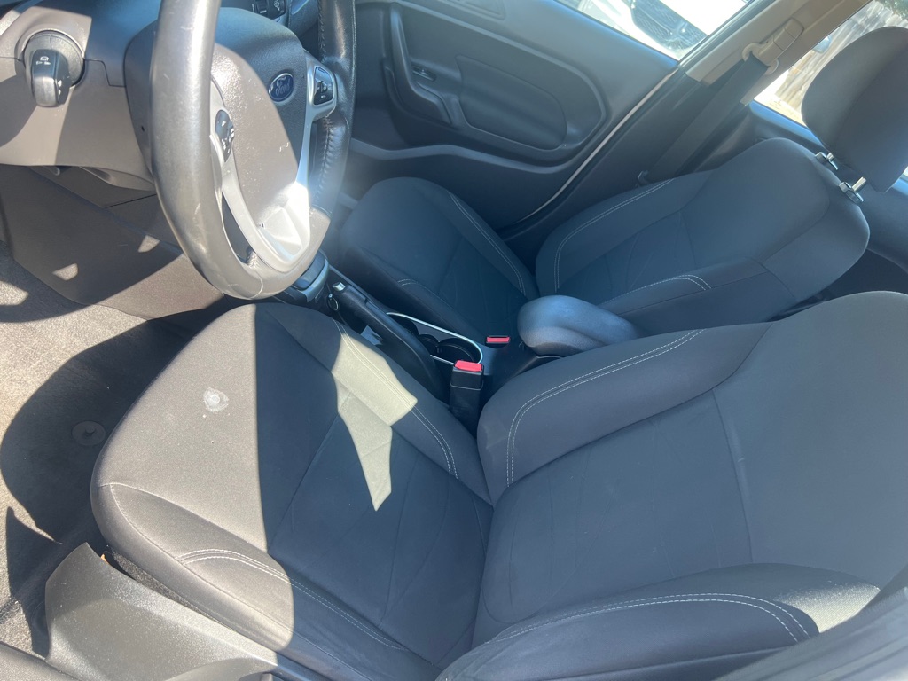 Photo 11 of this FORD FIESTA