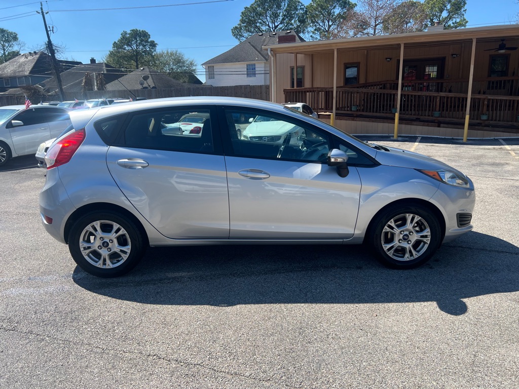 Photo 8 of this FORD FIESTA
