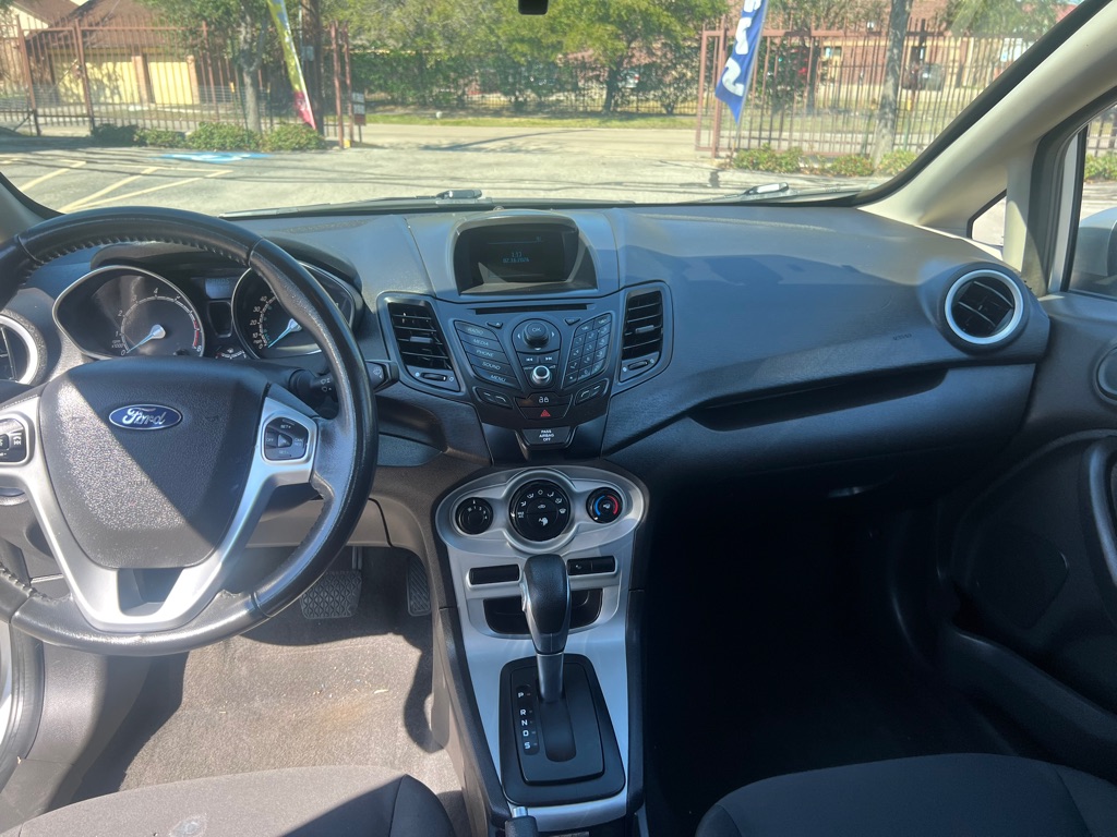 Photo 14 of this FORD FIESTA