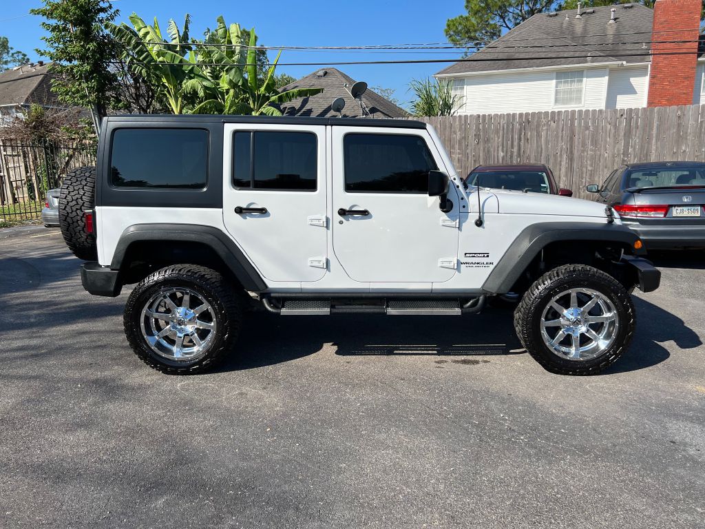 Photo 8 of this JEEP WRANGLER UNLIMI