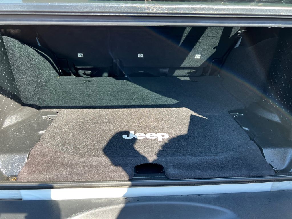 Photo 15 of this JEEP WRANGLER UNLIMI