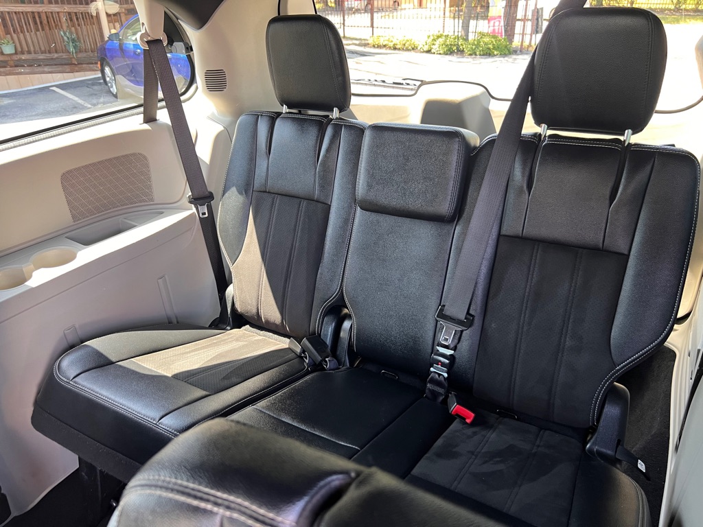 Photo 14 of this DODGE GRAND CARAVAN