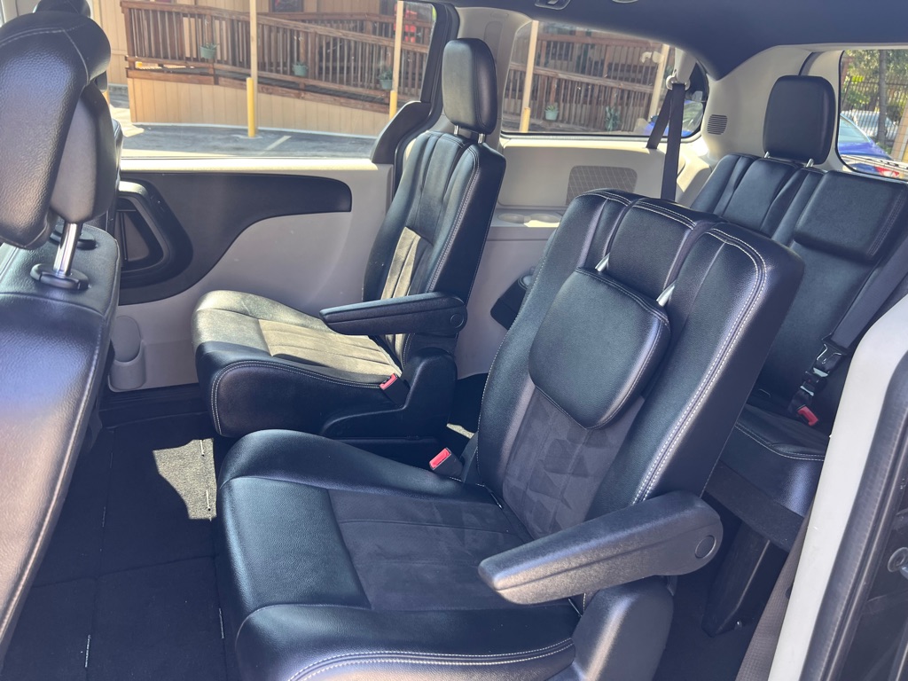 Photo 13 of this DODGE GRAND CARAVAN