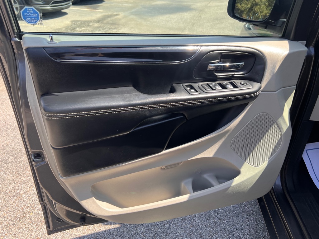 Photo 10 of this DODGE GRAND CARAVAN