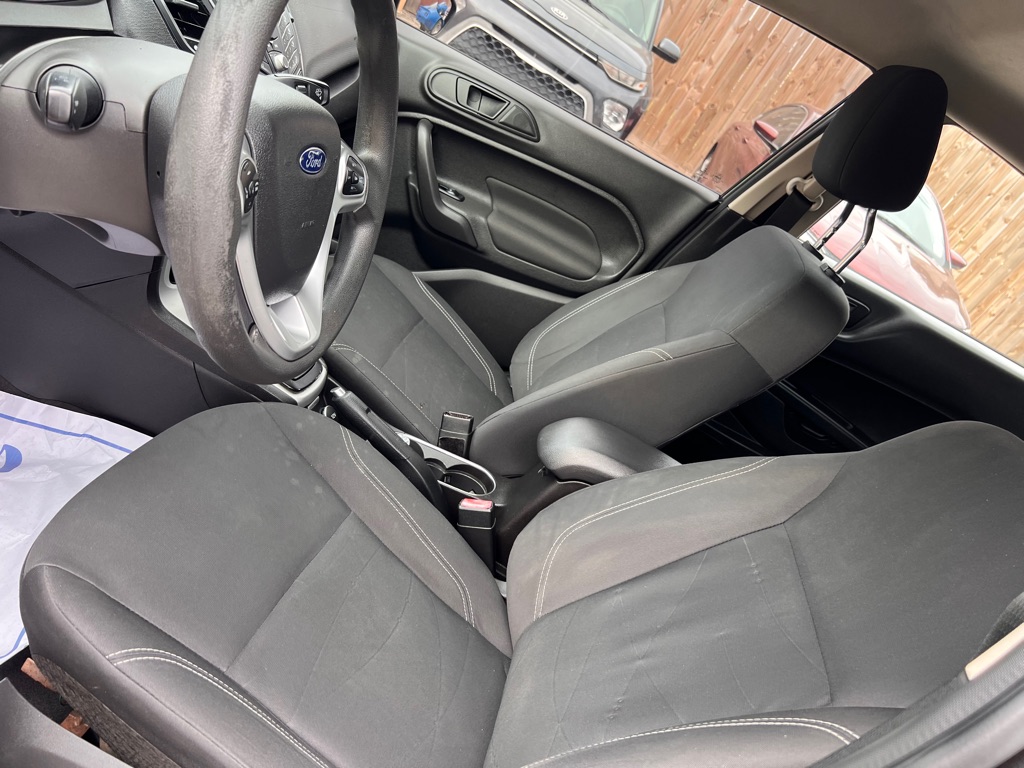Photo 10 of this FORD FIESTA
