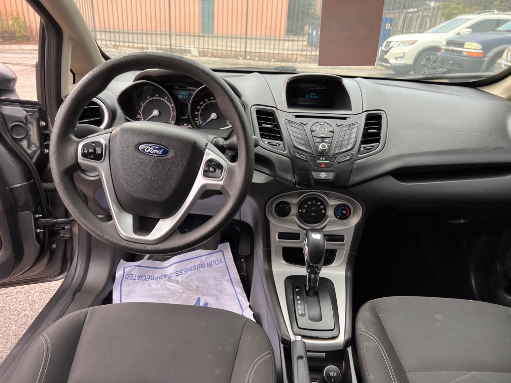 Photo 13 of this FORD FIESTA