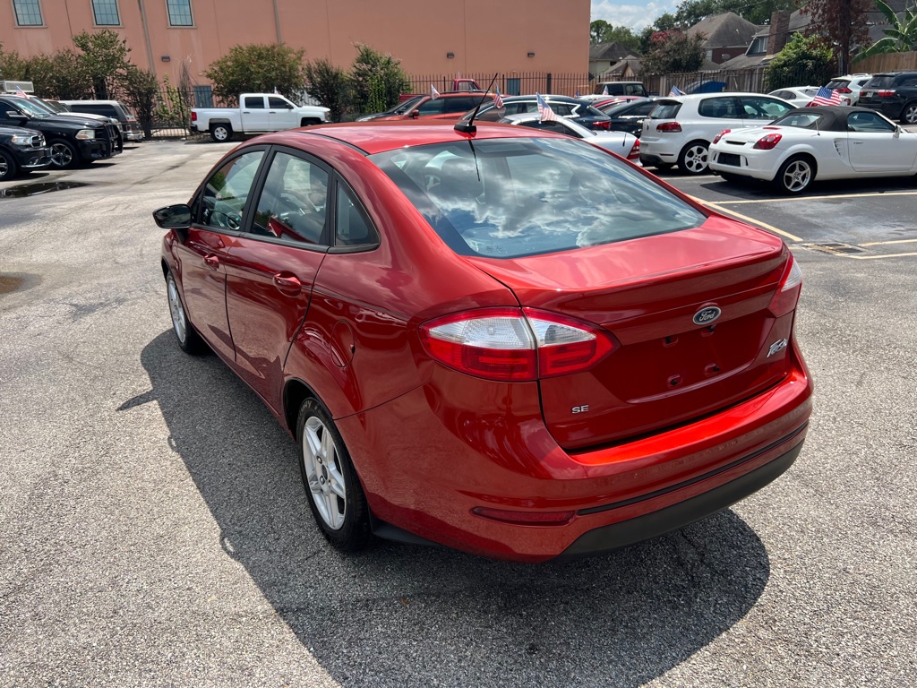 Photo 4 of this FORD FIESTA