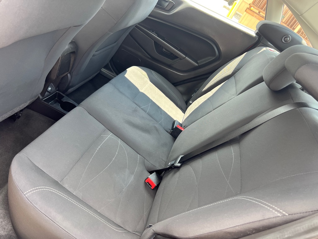 Photo 13 of this FORD FIESTA