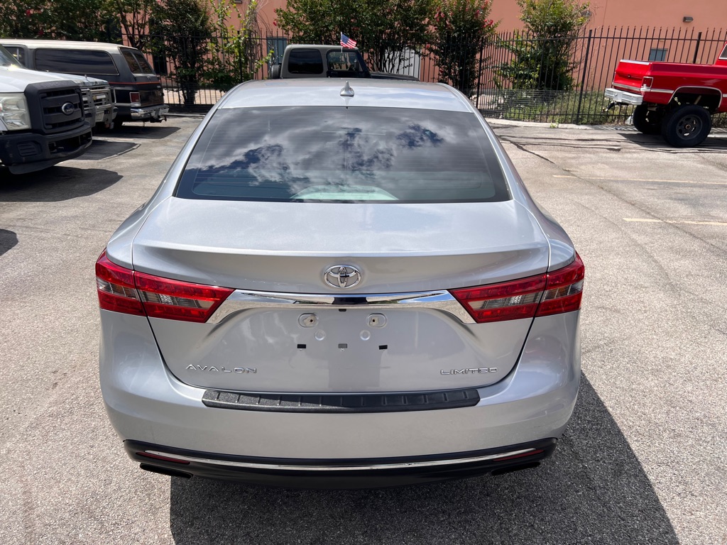 Photo 6 of this TOYOTA AVALON