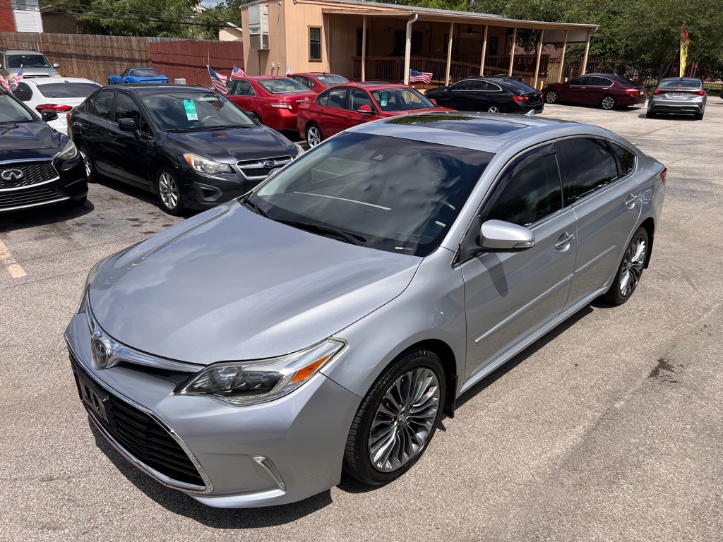 2018 Toyota Avalon Limited's photo