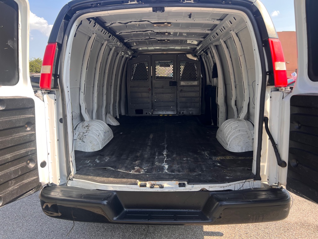 Photo 15 of this CHEVROLET EXPRESS G2500