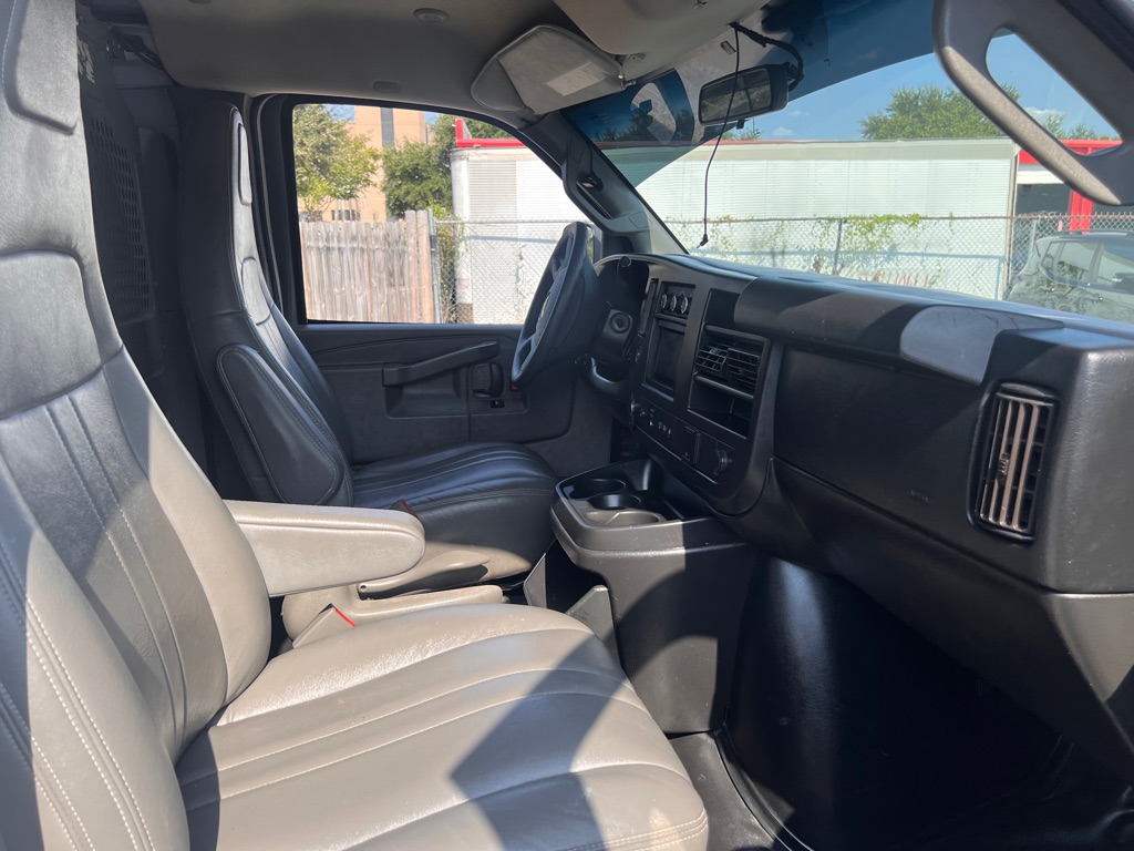 Photo 10 of this CHEVROLET EXPRESS G2500