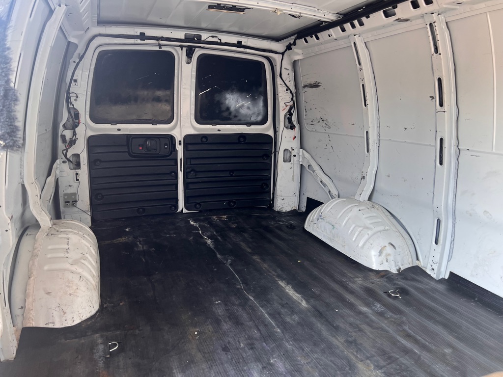 Photo 13 of this CHEVROLET EXPRESS G2500