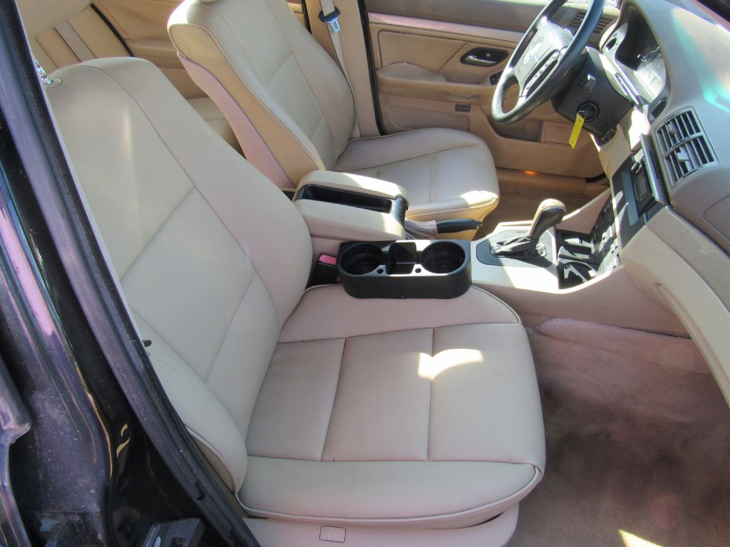 Photo 12 of this BMW 528