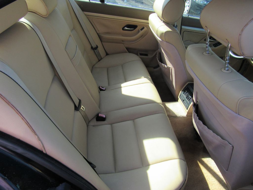 Photo 10 of this BMW 528