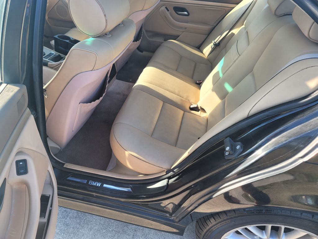Photo 8 of this BMW 528