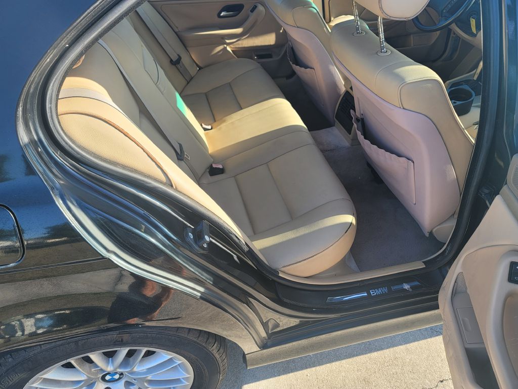 Photo 9 of this BMW 528