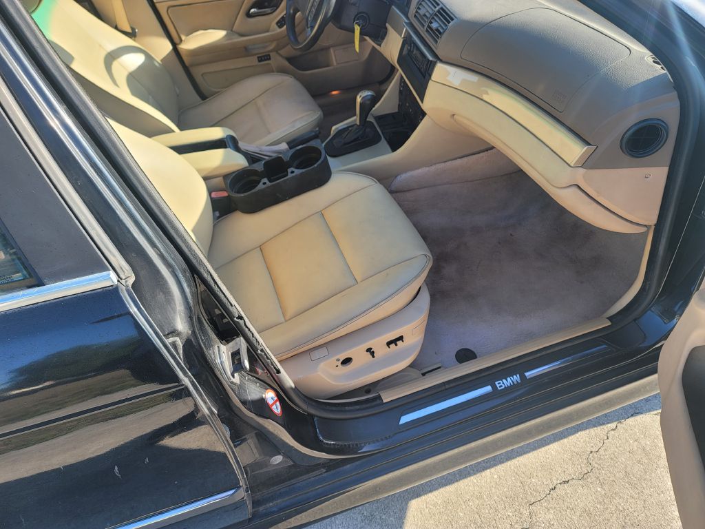 Photo 11 of this BMW 528