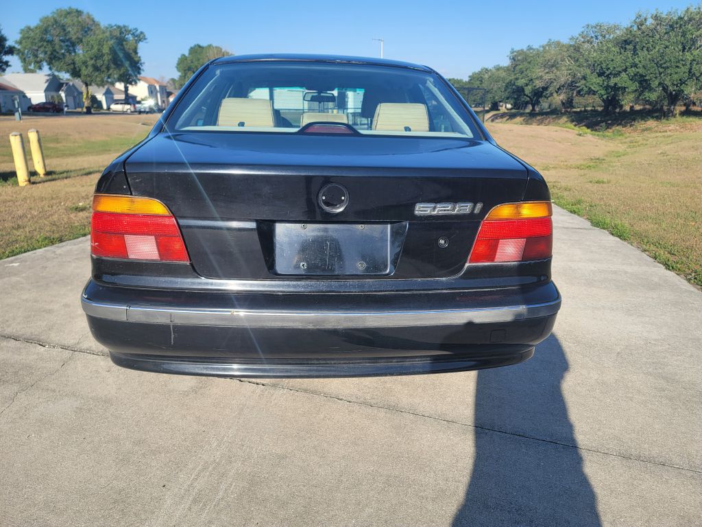 Photo 14 of this BMW 528