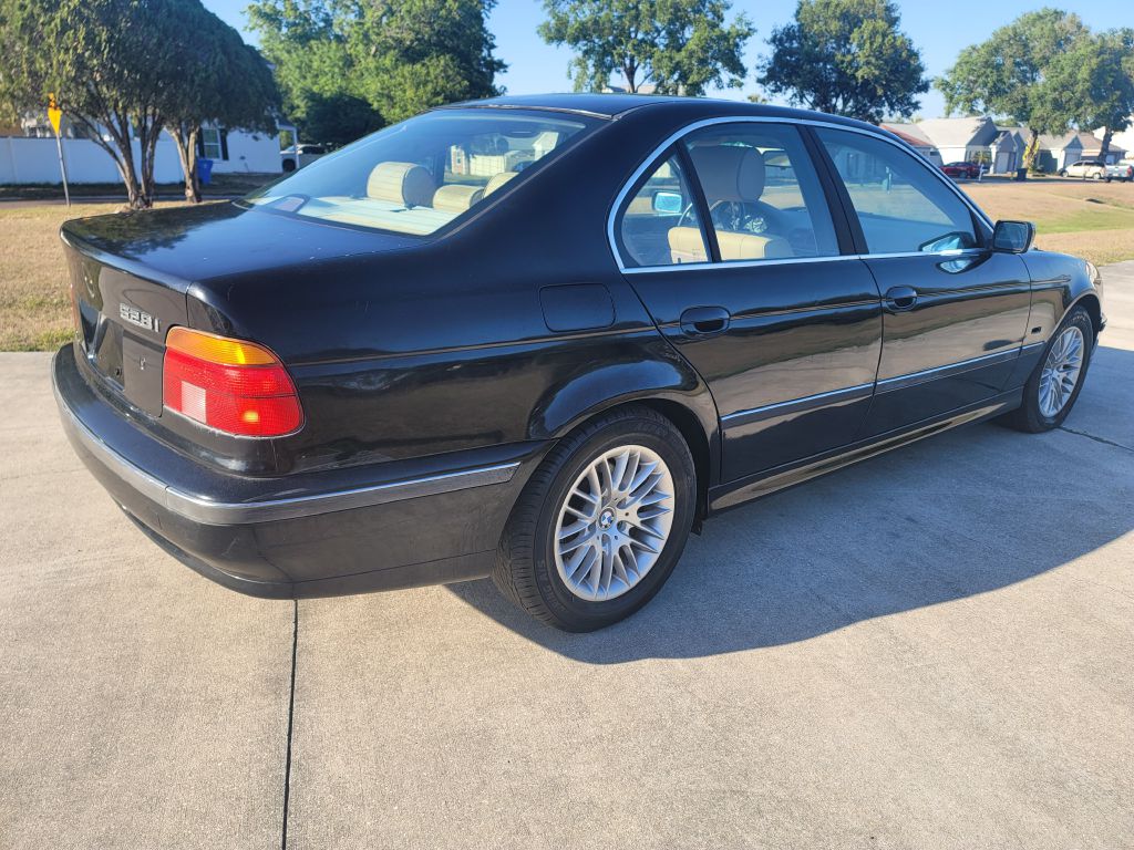 Photo 15 of this BMW 528