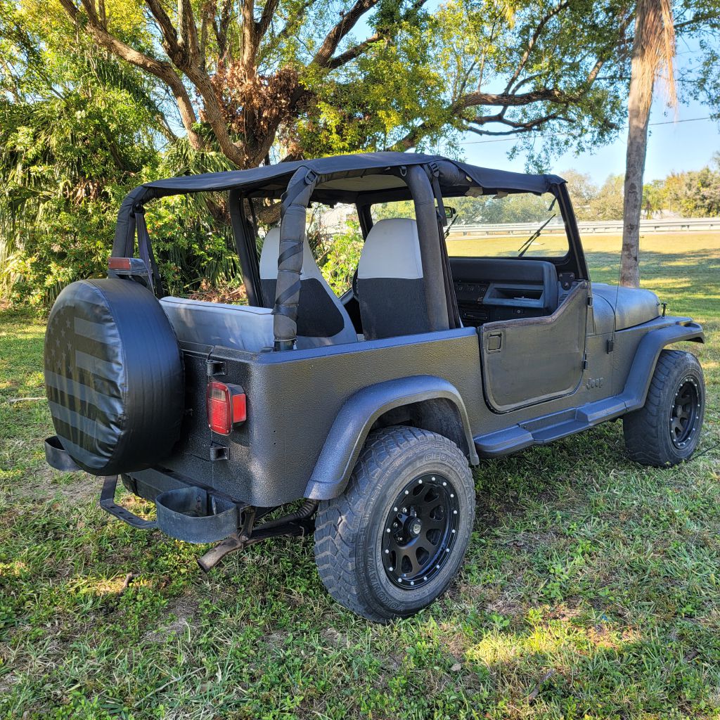 Photo 6 of this JEEP WRANGLER / YJ