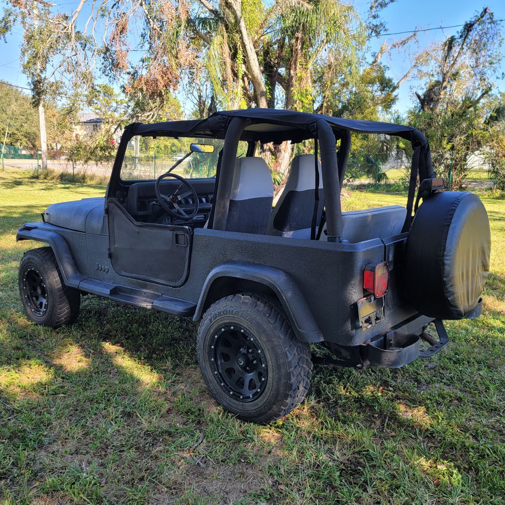 Photo 8 of this JEEP WRANGLER / YJ