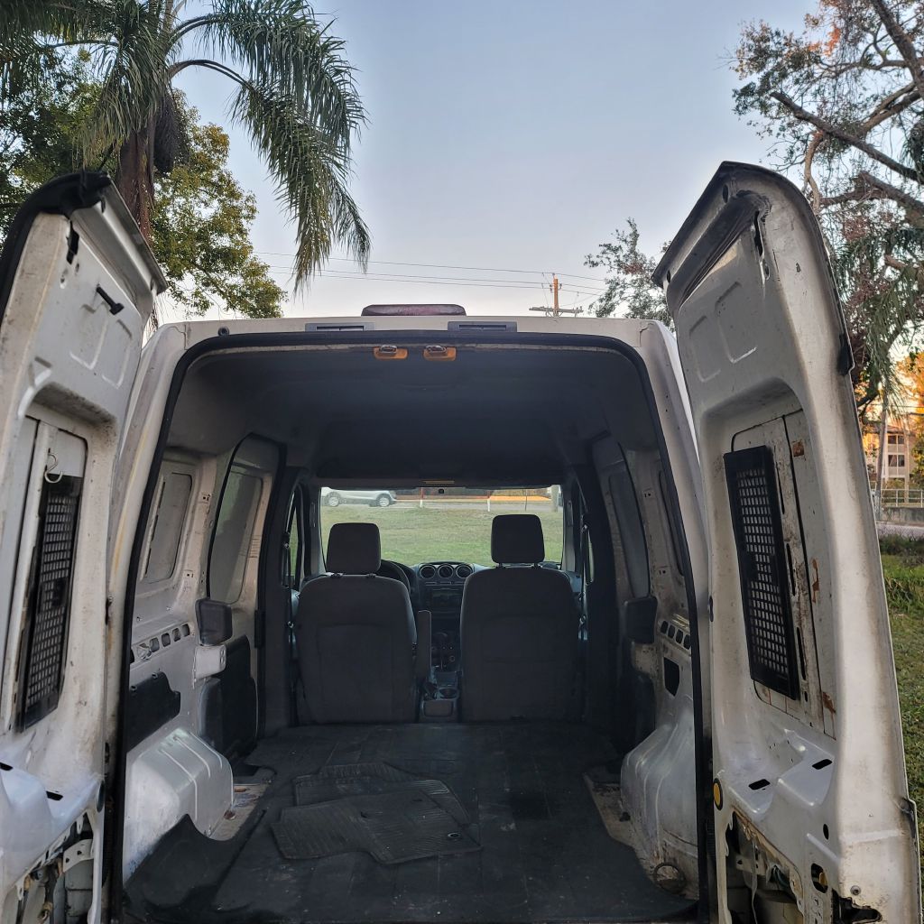 Photo 11 of this FORD TRANSIT CONNECT