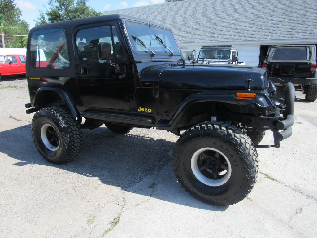 Photo 3 of this JEEP WRANGLER / YJ
